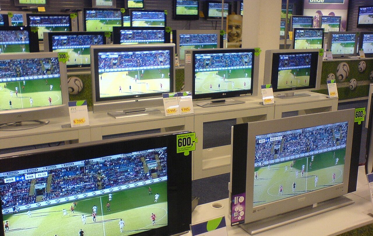 Bundling Broadband With TV and Mobile: When It Saves Money and When It Does Not
