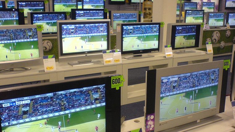 Bundling Broadband With TV and Mobile: When It Saves Money and When It Does Not