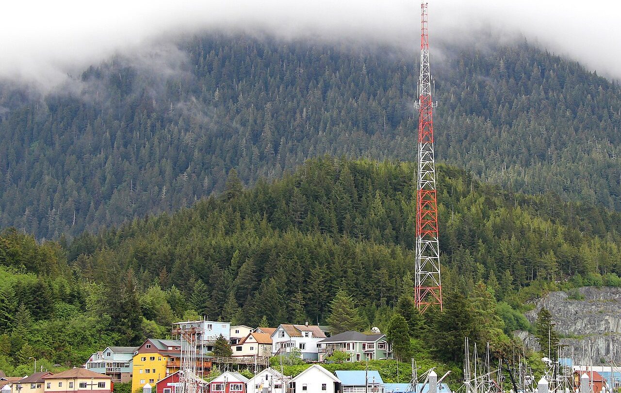 Fixed Wireless Broadband: Who It Works For and Who It Disappoints
