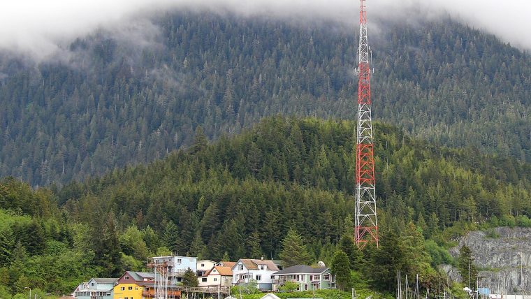 Fixed Wireless Broadband: Who It Works For and Who It Disappoints